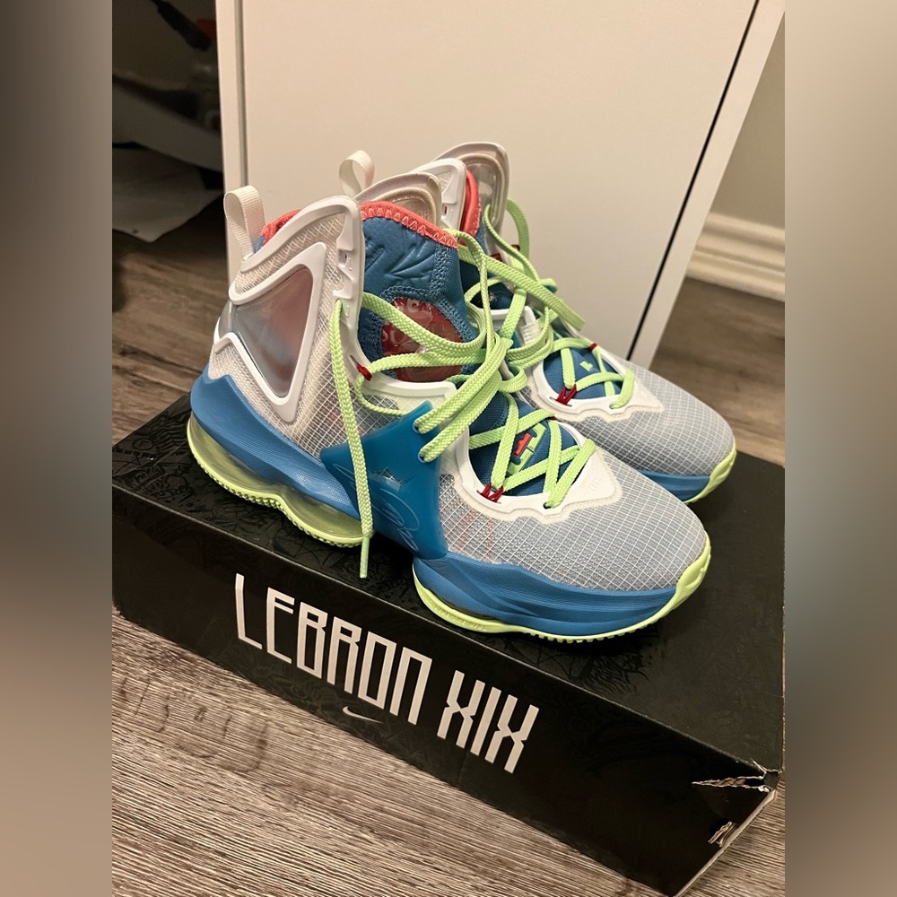 Lebron XIX basketball shoes